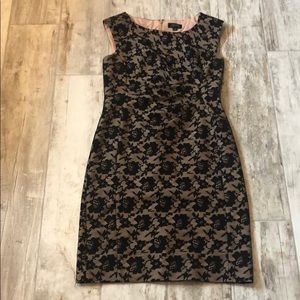 Stunning Nude/Black Lace Tahari Dress Size 6